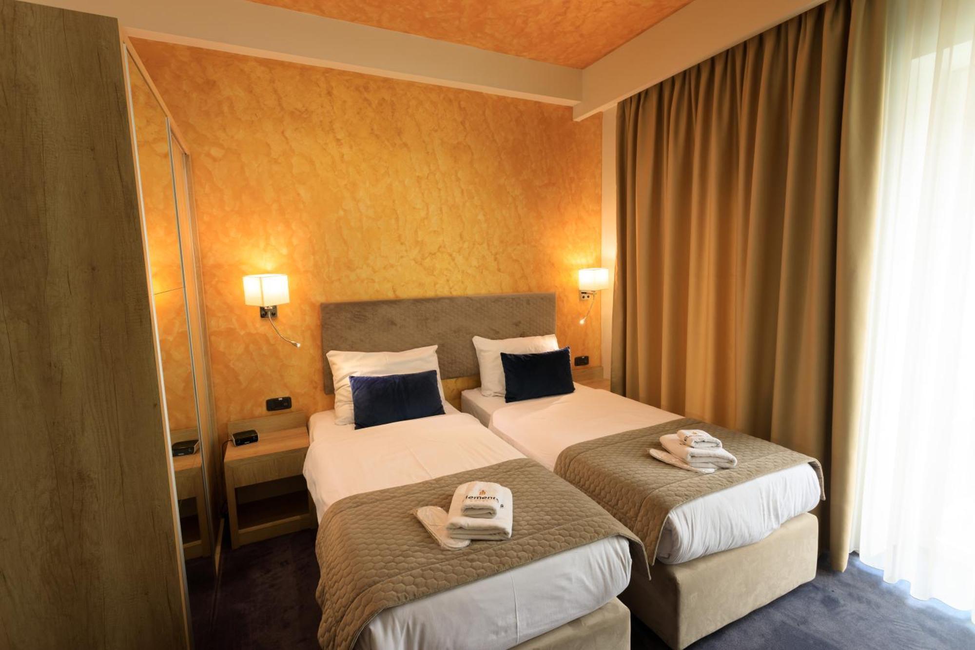 Hotel Elements نوفي بازار المظهر الخارجي الصورة