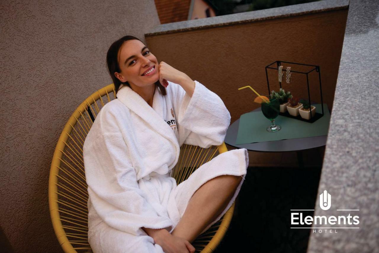 Hotel Elements نوفي بازار المظهر الخارجي الصورة